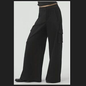 Alo Yoga Show Off Wide Leg Cargo Pant in Navy